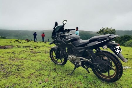 Bike reviews for daily use showing commuting and real riding comfort | vehicle review hub